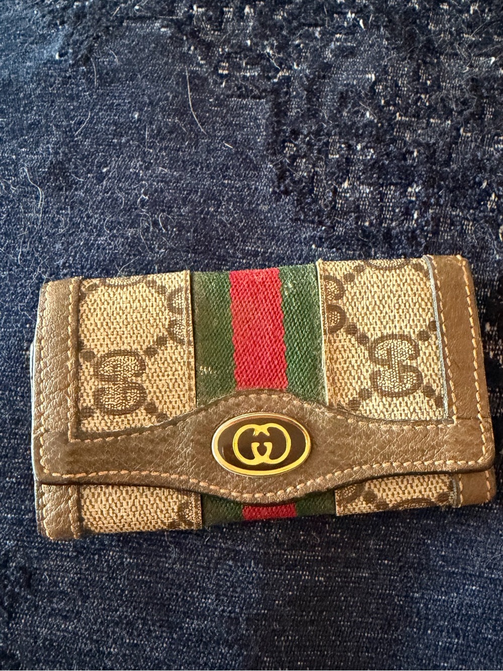 Gucci key case in GG Supreme canvas trimmed with the green and red Web stripe!